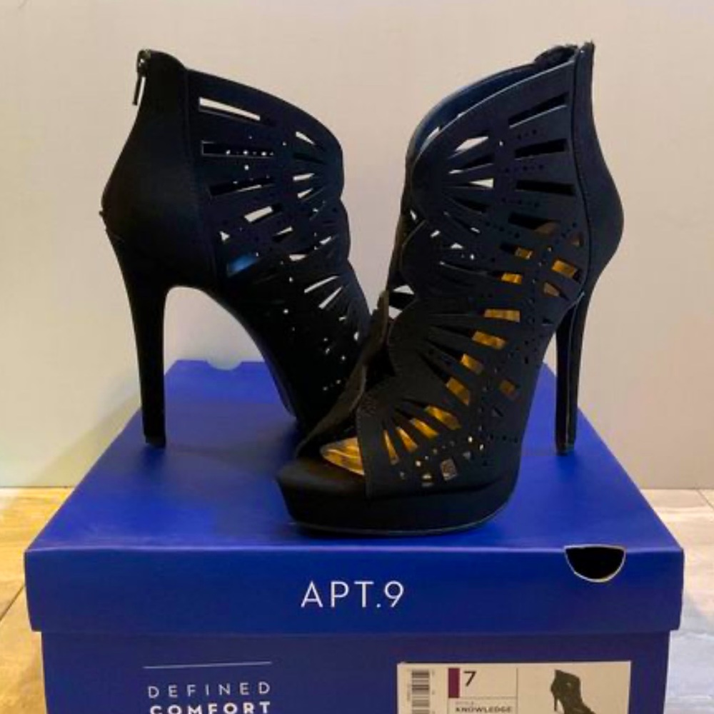 Women’s Size 7 Black Heels